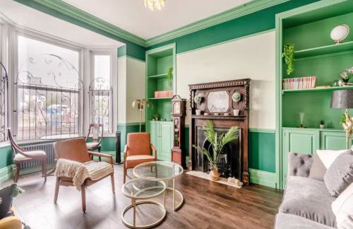 Riverside Georgian House with Hot Tub, Sauna & Parking - Foto 4