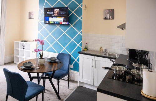 Rugby 1-BR Apt, Parking, City Centre, Sleeps 3 - Foto 42