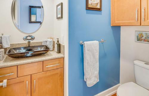 3BR Mountain Retreat with 2 Executive Suites & Scenic Views Sleeps 6 - Photo 23