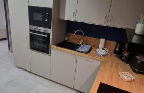 SUPERBE APPARTEMENT porte de la Cité Médiévale à SOMMIERES entièrement rénové très bien équipé 6 pers balcon clim parking privé devant - Foto 13