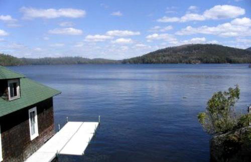 Stunning Waterfront Cabin with a Boathouse on Tupper Lake in New York - Foto 14