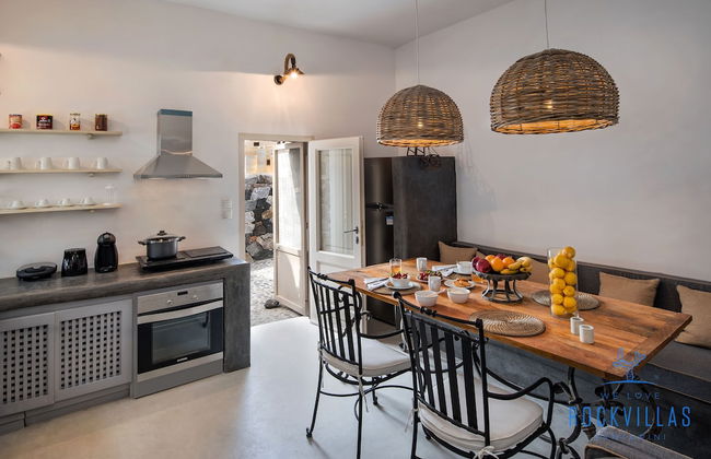 Rock Villas - Emporio | Pool, Jacuzzi, Castle View - Foto 49