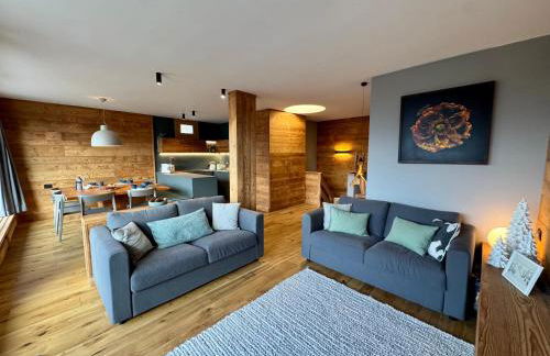 Luxury 9-Bed Apartment Steps from Ski Slopes with Parking & Ski Box - Photo 4