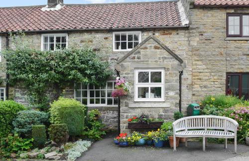 Rose Cottage 2 - Photo 3