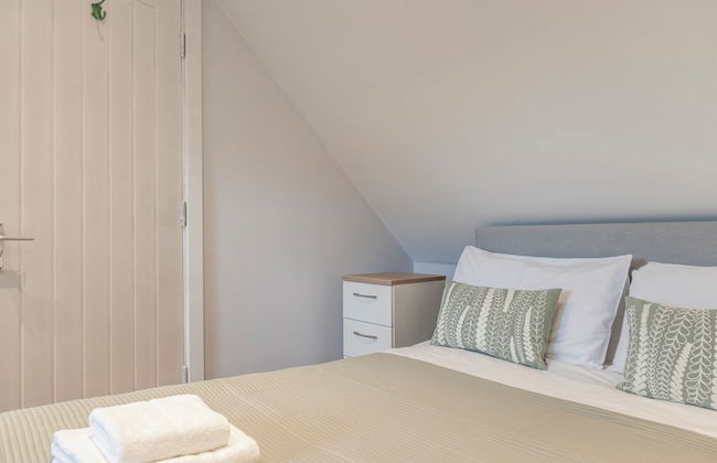 Bright&Spacious 3BD in Centre of Bourton - Photo 13