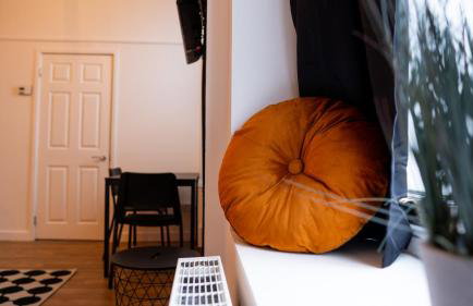 NEWLY Refurbed - Large Studio Apt With Private Parking - Foto 28