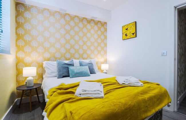 Old Trafford Two-bedroom Stay by Belvilla - Photo 5