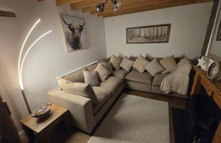 Cwm Uchaf Holiday Home, hot tub and horse view! - Photo 11