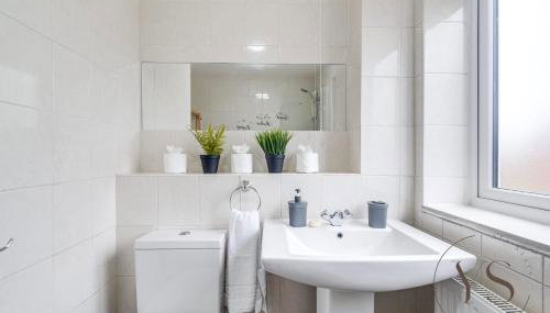 Group-Friendly 3BR Near Dudley + Parking - Foto 5