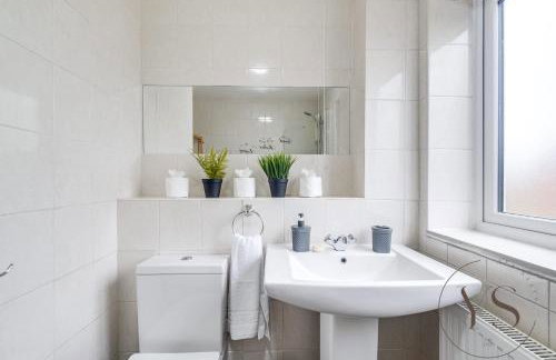 Group-Friendly 3BR Near Dudley + Parking - Foto 8