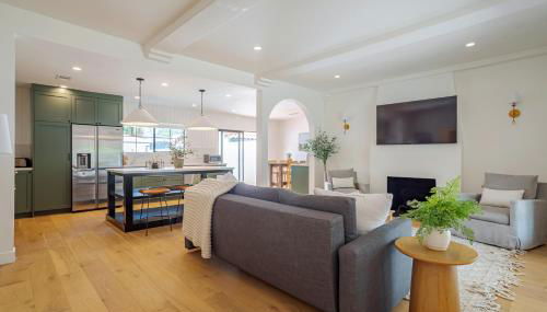 Designer 2 bed near Universal sleeps 8 hot tub - Foto 5, stove, pet friendly, minibar