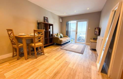 INACTIVE The A 1 Bedroom Apartment by AltoLuxoExperience Short Lets & Serviced Accommodation with Parking & Wifi - Foto 17