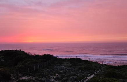 Nazare Uninterrupted Views and Sounds of the Sea - Foto 5