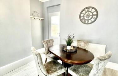 Spacious Modern Victorian House in Rochester - Photo 15