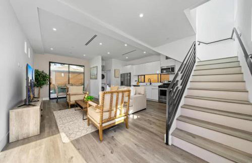 7 BR double house with parking and a backyard in LA - Foto 56