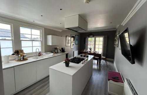 Beautiful and spacious 2 bed, 2 bath apartment bordering Fulham and Chelsea - entire apartment with private entrance - Foto 16