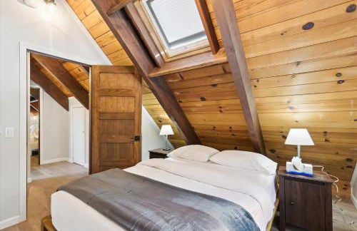 Cobalt Cabin by Tahoe Getaways - Beautifully Remodeled Pet Friendly 3 BR with Hot Tub & EV - Foto 19
