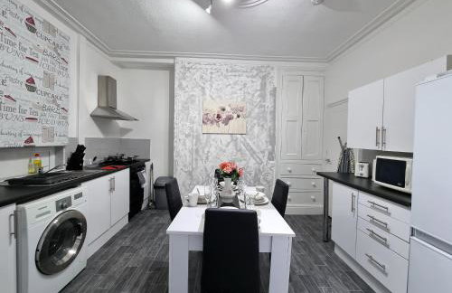 *12PR* Setup for your most relaxed & amazing stay + Free Parking + Free Fast WiFi * - Foto 10