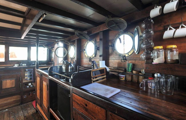 Komodo Pirate Boat - Phinisi Liveaboard - Foto 44