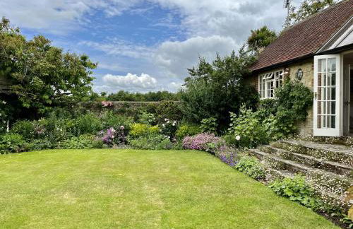 Library Cottage by inspirestays-com - Foto 25