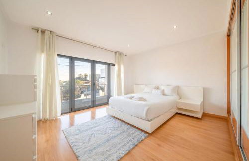 GuestReady - Charming family retreat with pool - Photo 15