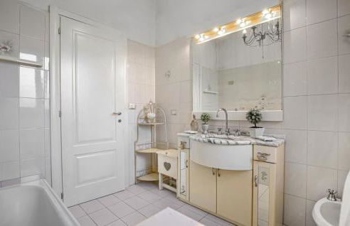 Cozy Apartment In Capezzano Pianore - Foto 16