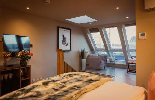 Loft Room with King Size Bed with En Suite Bath - Foto 1