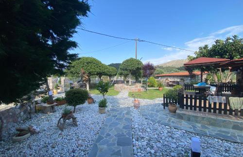 A wooden house in Kardamyla - Foto 28