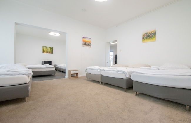 Spacious House - Photo 18