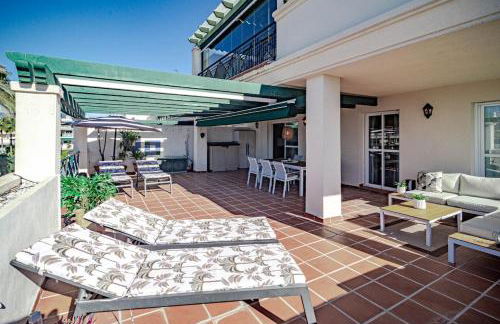 LCR4 - Large 3-Bedroom Apartment Near Beach - Foto 1