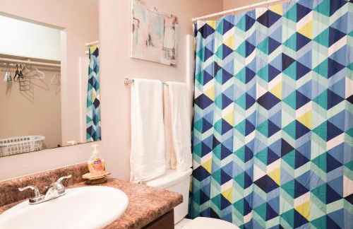 Queens Hidden Gem with Game Room 5 beds sleeps 9 - Foto 6