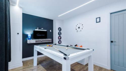 Incredible Home With Games Room, Sleeps 8, Parking Included, Perfect For Groups, Families, Contractors, Professionals - Foto 2