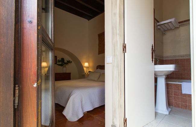 Apartamentos Los Patios de la Judería - Photo 7