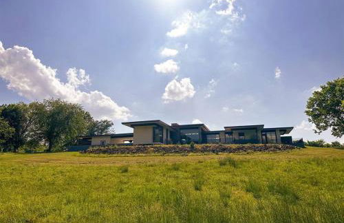 Stunning Mid-Cent Modern Retreat • Comfy Beds • Grove • Quiet Setting • Boat Parking - Foto 18