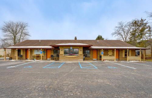 5 Mi to Pine Knob Pet-Friendly Studio Retreat - Foto 17