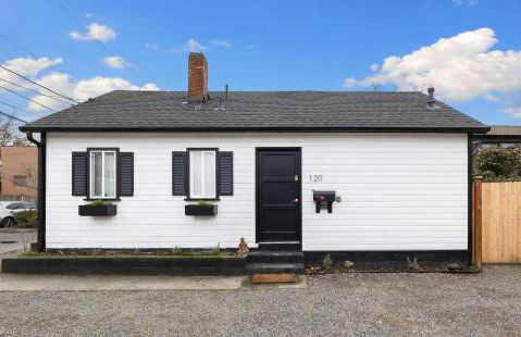 Downtown location Near the Beach Dog Friendly - Photo 52