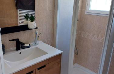 Luxury Villa with Pool & Garden - Foto 22