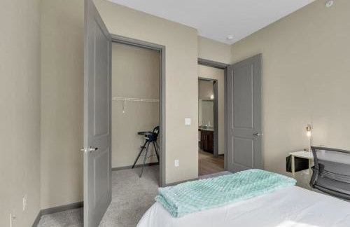 Chic 2BR- Pool,Gym,Pkng,Near BOK Ctr&Arts Dstrct - Photo 60