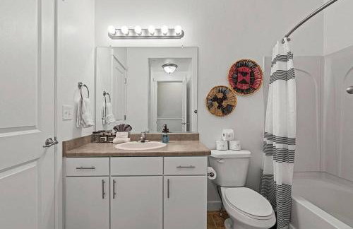 Spacious 2-Story, Pet&Fam Friendly, WFH, Gym&Pool - Foto 45