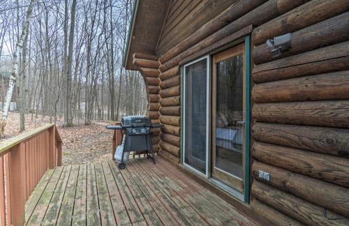 Secluded Gaylord Cabin with Deck, Fire Pit and Grill! - Foto 24