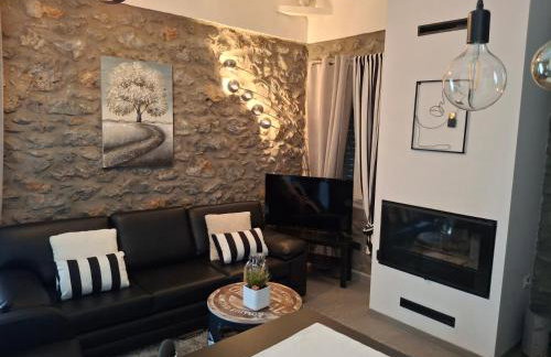Triantos Guesthome Suite - Photo 43