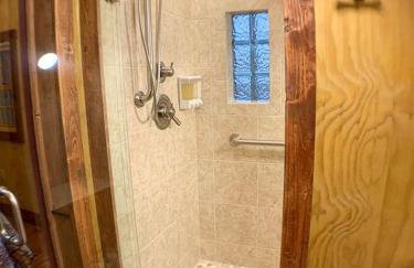 Magical Tree House Experience with a Private Hot Tub in Shenandoah Valley, Virginia - Foto 16