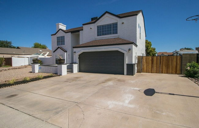 Upgraded 4-bdrm Beautiful Home W/pool! - Foto 47