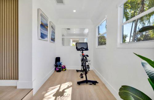 Luxury Miami Pool House Private Backyard Oasis Near Wynwood and Miami International Airport - Photo 41