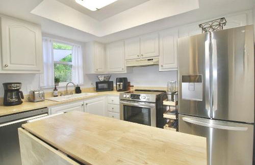 Coastal Village Retreat - Photo 8