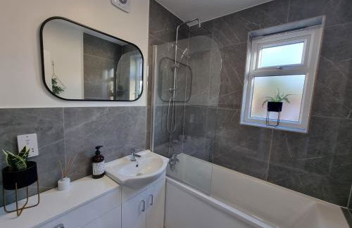 Cute Cottage in Egham Heathrow- 7 Guests 3 bedrooms - Foto 25