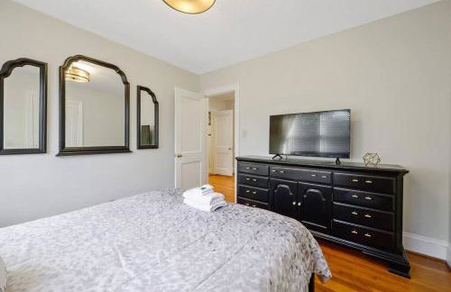 Center St Retreat - 1 Block from Downtown! - Foto 33