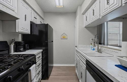 Cozy Modern Oasis near UT - Photo 4