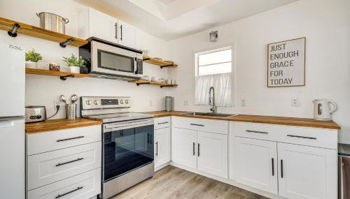 1 Mi to Gulf Coast! Couples Retreat in Long Beach - Foto 2