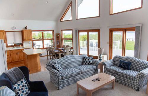 Katies Cottage Lakefront Stay with Hot Tub and Kayaks - Foto 4